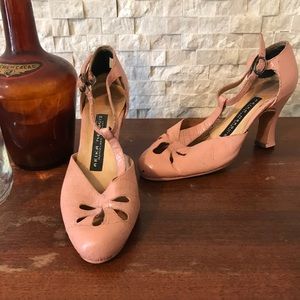 Vintage pumps
